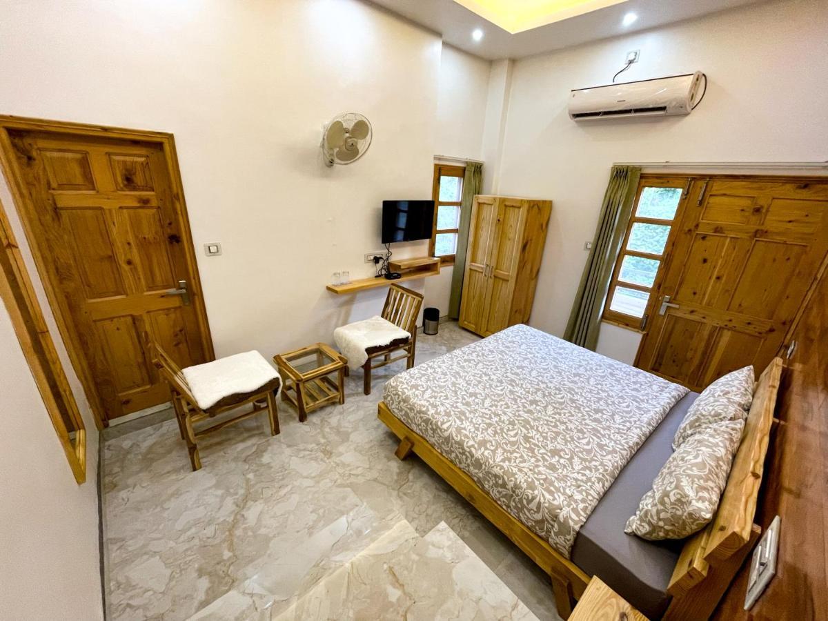The Wild Yak Hotel Mandi Buitenkant foto