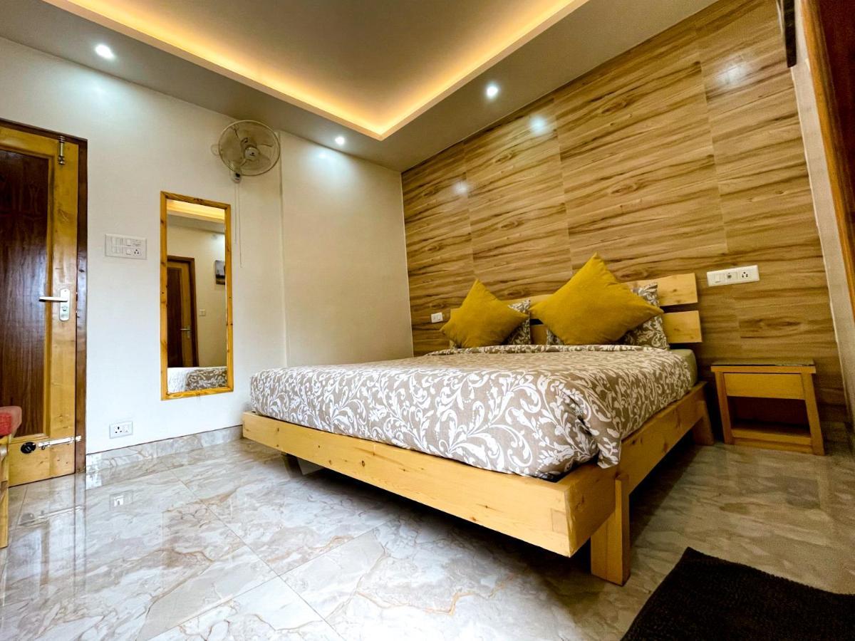 The Wild Yak Hotel Mandi Buitenkant foto